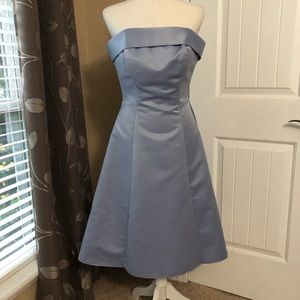 Sleeveless light blue evening dress. Size 3/4
